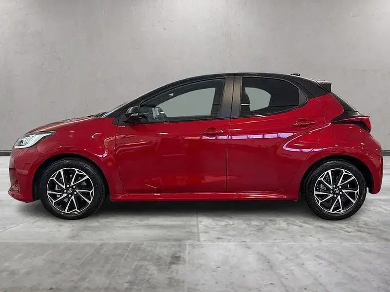 Usata Toyota Yaris Hybrid Style 92 CV (67 kW) 2022 Rosso SUV