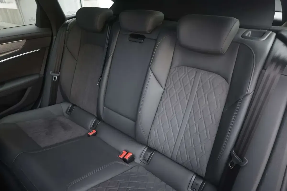 Usata Audi RS7 Ambiente 600 CV (441 kW) 2022 Argento Utilitaria
