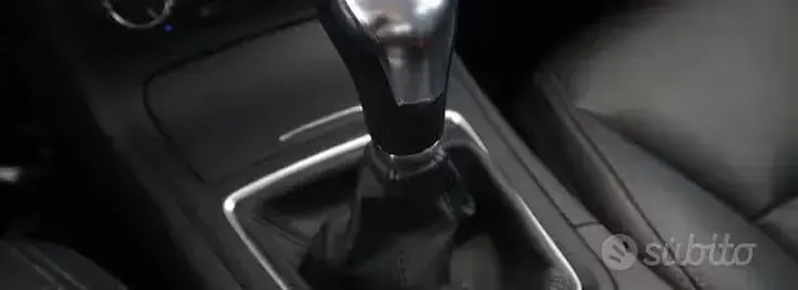 Usata Mercedes B200 136 CV (100 kW) 2015 Nero Utilitaria