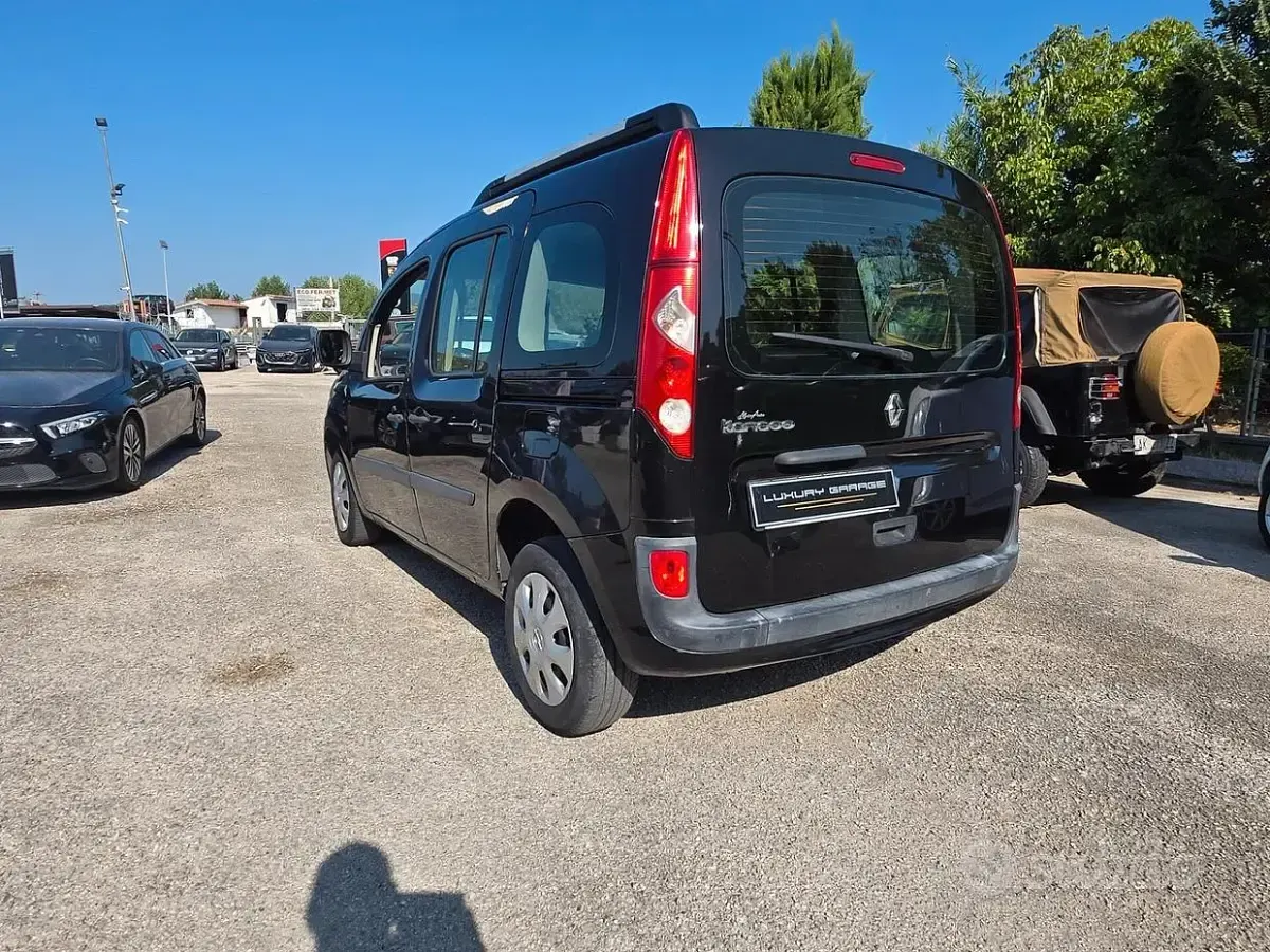 Usata Renault Kangoo 85 CV (62 kW) 2010 Nero Monovolume