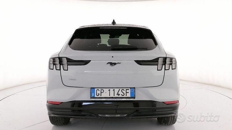 Usata Ford Mustang Premium 351 CV (258 kW) 2023 Bianco SUV