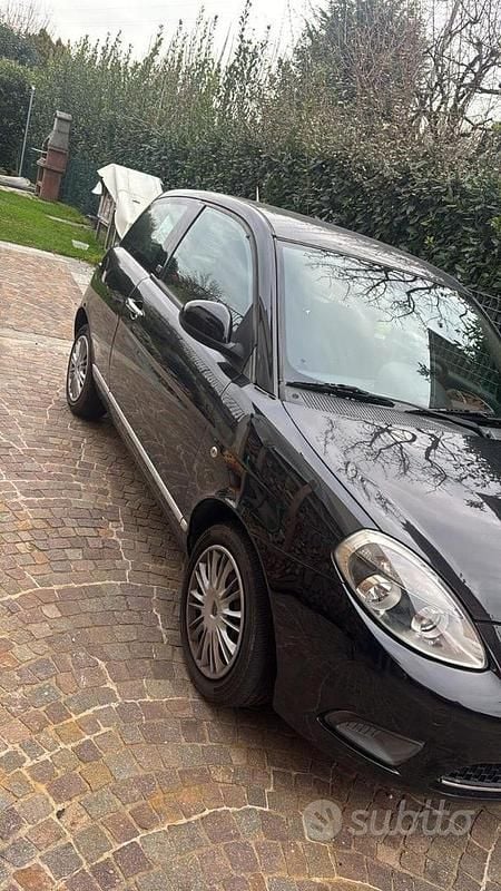 Usata Lancia Ypsilon 69 CV (50 kW) 2011 Nero Utilitaria