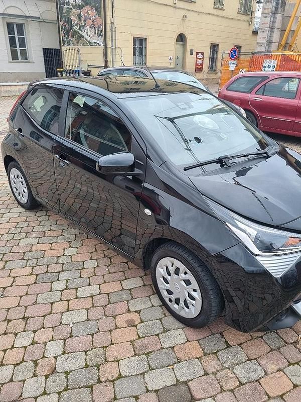 Usata Toyota Aygo Connect Style 72 CV (52 kW) 2021 Nero Utilitaria