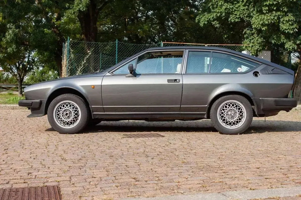 Usata Alfa Romeo GTV 131 CV (96 kW) 1981 Marrone Coupé
