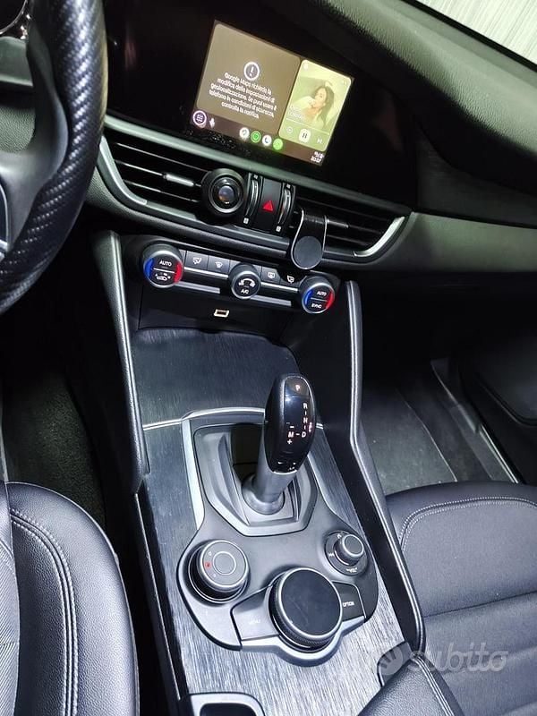 Usata Alfa Romeo Giulia 160 CV (117 kW) 2019 Grigio Berlina