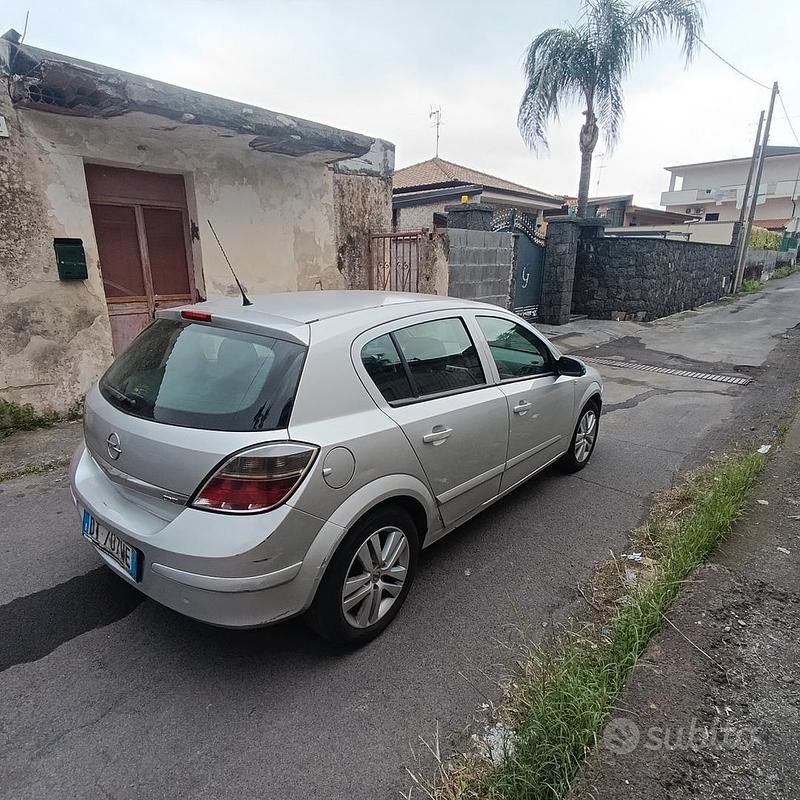 Usata Opel Astra 90 CV (66 kW) 2010 Grigio Utilitaria