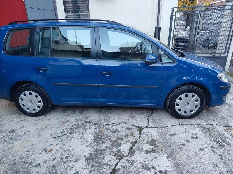 Usata VW Touran Conceptline 101 CV (74 kW) 2010 Blu Monovolume