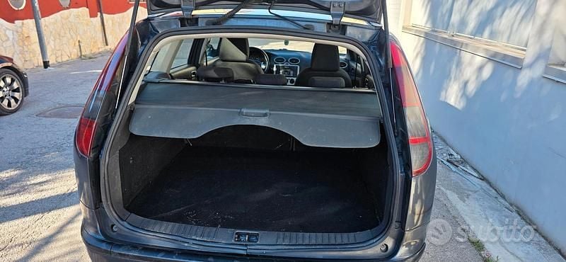 Usata Ford Focus 116 CV (85 kW) 2006 Grigio Station wagon