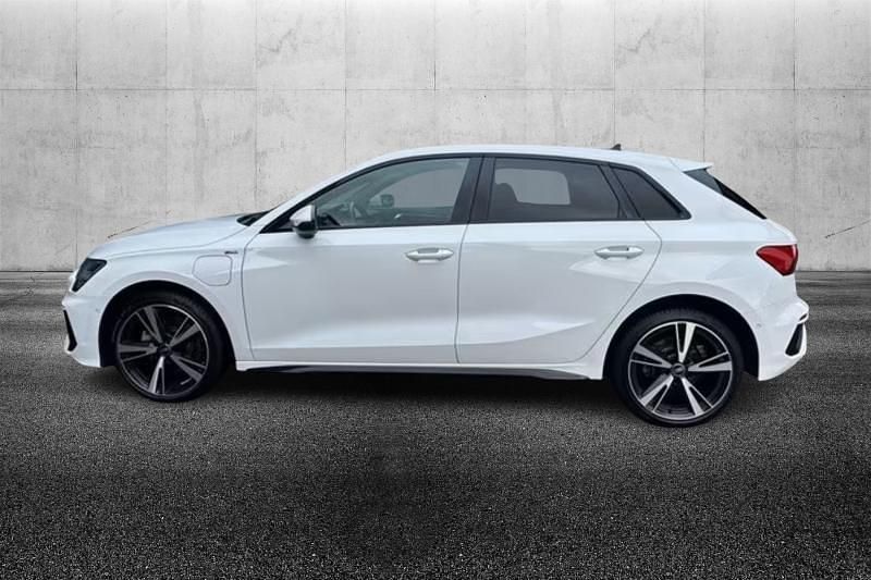 Usata Audi A3 e-tron S-Line 204 CV (150 kW) 2022 Bianco metallizzato Utilitaria