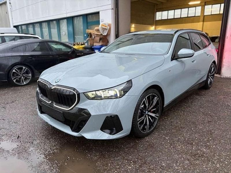 Grigio Usata 2024 BMW 520 M Sport Station wagon | 55.000 € (Ottimo prezzo) - Immagine 1/4