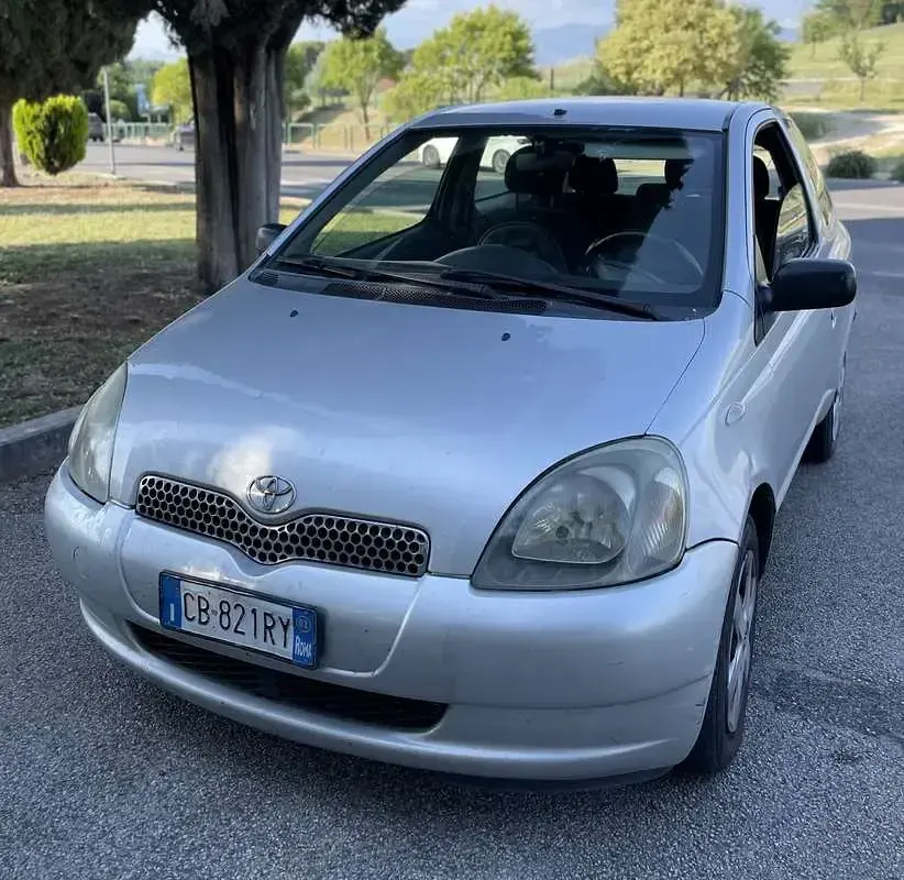 Usata Toyota Yaris Sol 68 CV (50 kW) 2002 Berlina