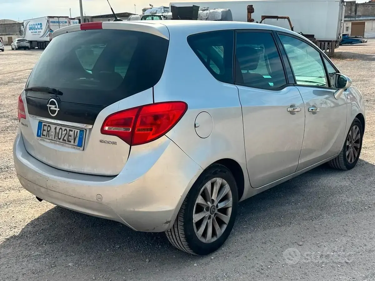 Usata Opel Meriva Cosmo 95 CV (69 kW) 2013 Grigio Monovolume
