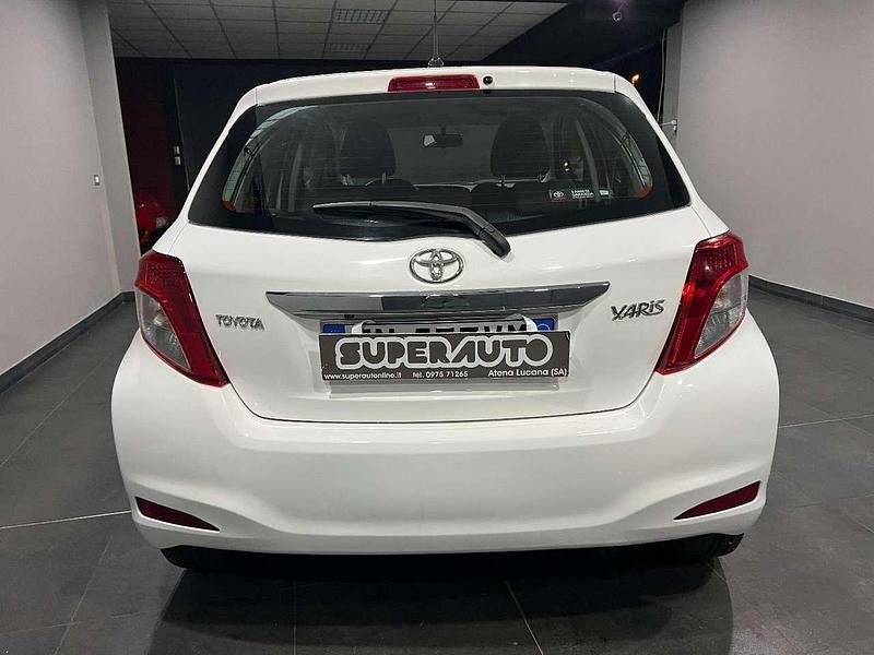 Usata Toyota Yaris Sol 69 CV (50 kW) 2012 Bianco Berlina