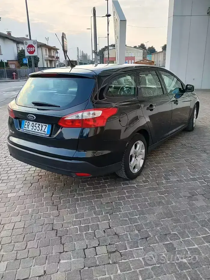 Usata Ford Focus 115 CV (84 kW) 2013 Nero Station wagon