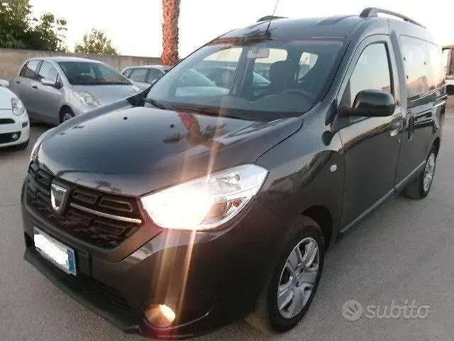 Usata Dacia Dokker Stepway 95 CV (69 kW) 2020 Grigio Monovolume