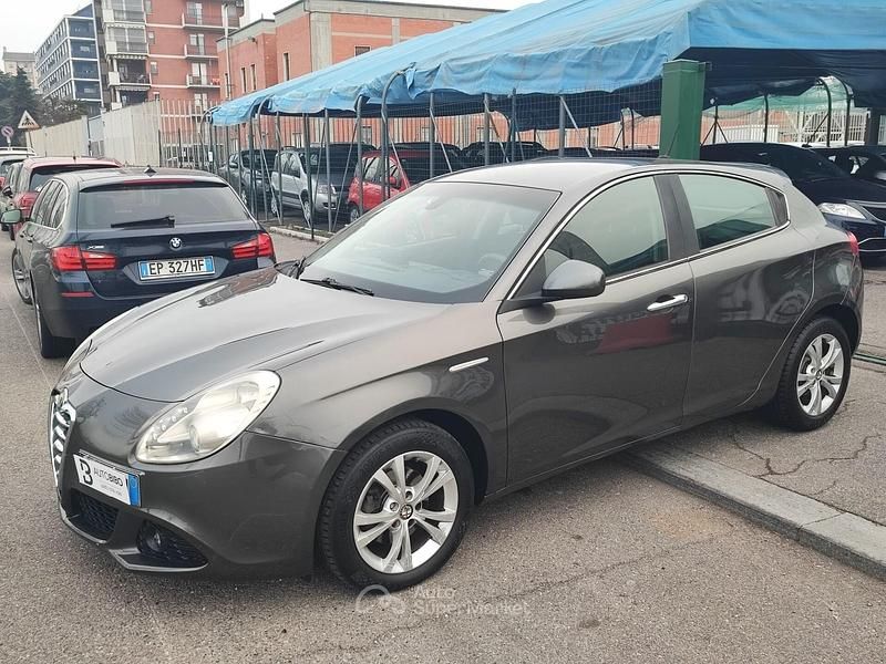 Usata Alfa Romeo Giulietta Distinctive 120 CV (88 kW) 2011 Grigio Berlina