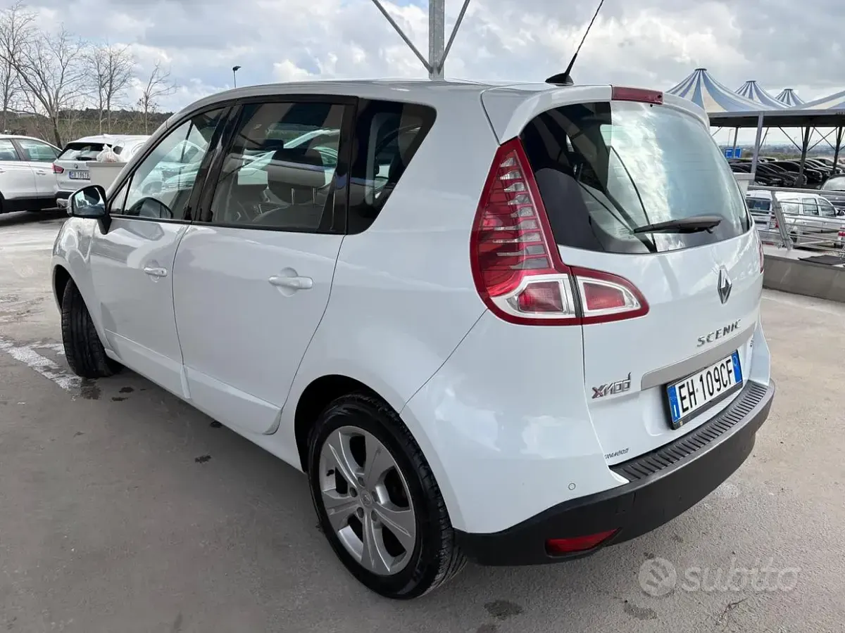 Usata Renault Scenic E-Tech Luxe 130 CV (95 kW) 2011 Bianco Monovolume