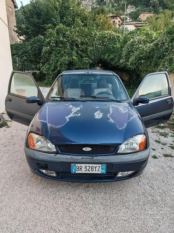 Blu/azzurro Usata 2001 Ford Fiesta Zetec Tre volumi | 700 € - Immagine 1/4