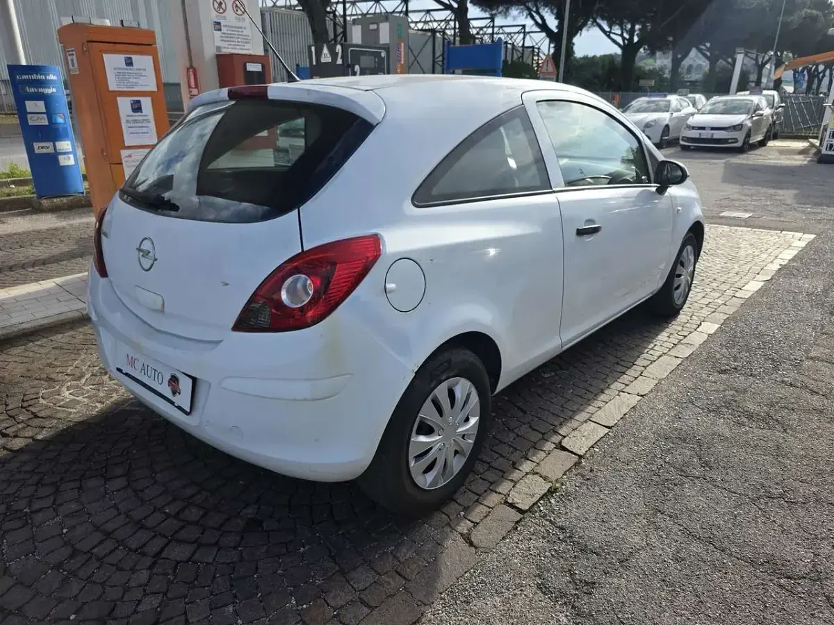 Usata Opel Corsa 75 CV (55 kW) 2008 Bianco Furgone