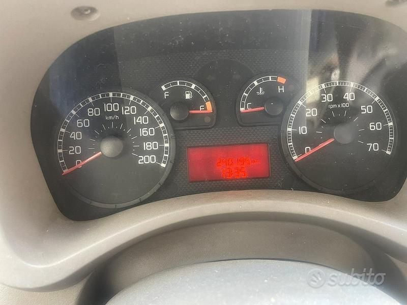 Usata Fiat Panda 69 CV (50 kW) 2007 Giallo Utilitaria