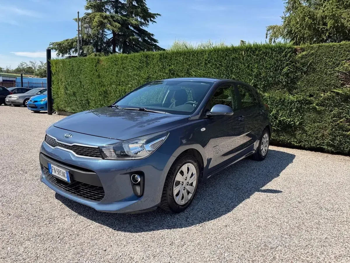 Usata Kia Rio 82 CV (60 kW) 2018 Blu Berlina