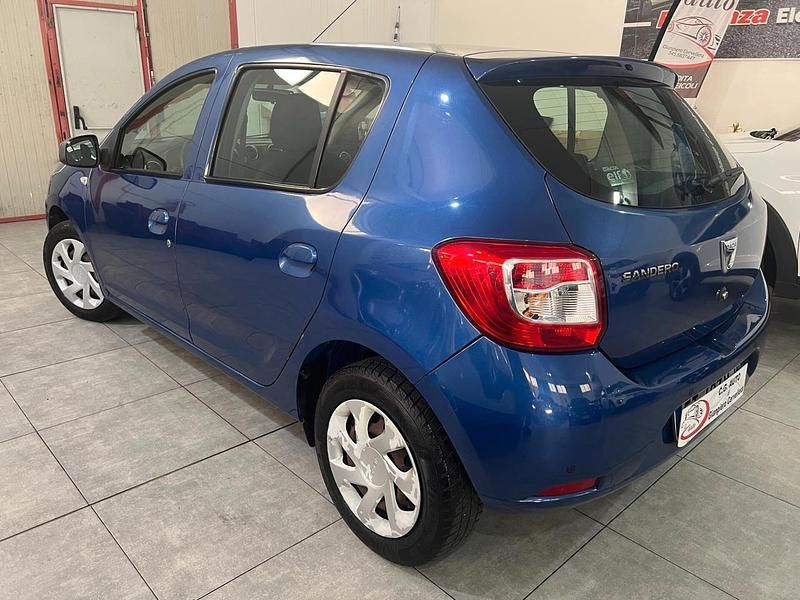 Usata Dacia Sandero Lauréate 75 CV (55 kW) 2014 Blu Berlina
