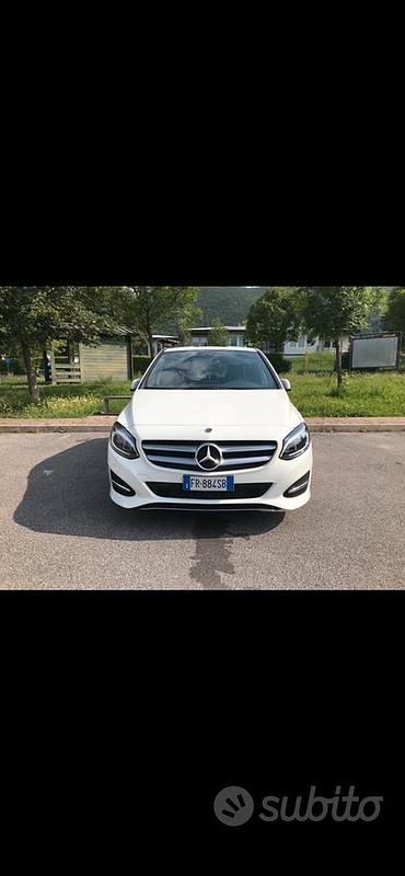 Bianco Usata 2018 Mercedes B180 Executive Monovolume | 14.990 € - Immagine 1/4
