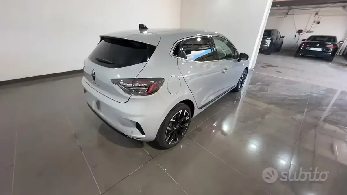 Nuova Renault Clio V Techno 101 CV (74 kW) 2025 Grigio Berlina
