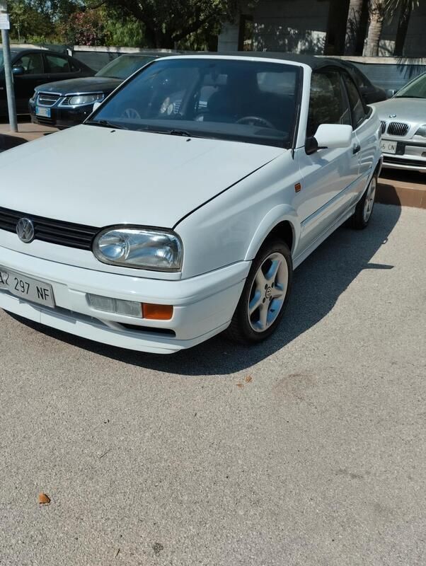 Usata VW Golf Cabriolet 74 CV (54 kW) 1998 Bianco Cabrio