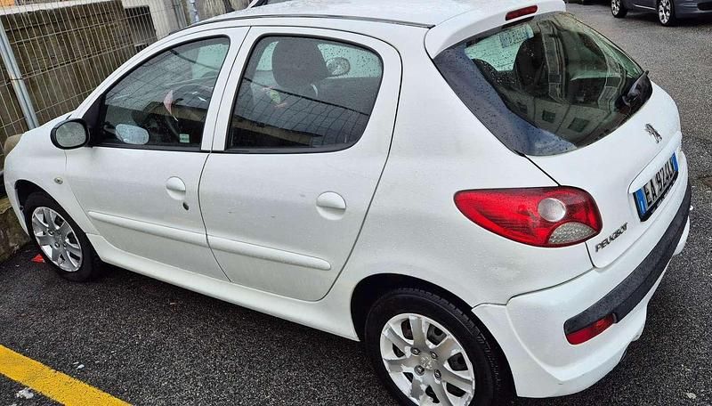 Usata Peugeot 206+ 68 CV (50 kW) 2010 Bianco Utilitaria