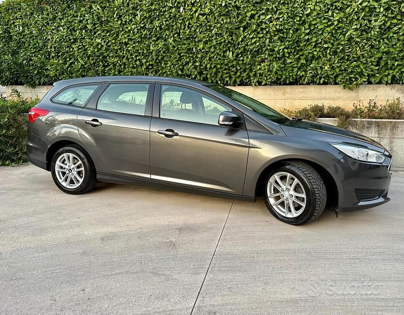 Usata Ford Focus Titanium 120 CV (88 kW) 2017 Marrone Berlina