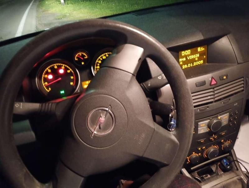 Usata Opel Astra Edition 82 CV (60 kW) 2004 Argento