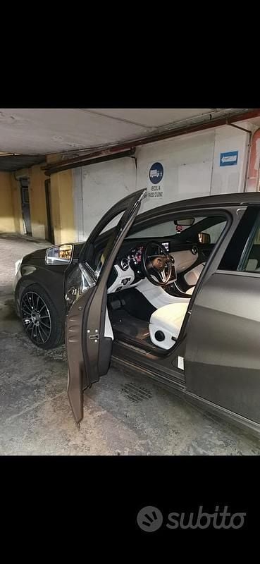 Usata 2014 Mercedes A180 Tre volumi | 11.500 € - Immagine 1/4