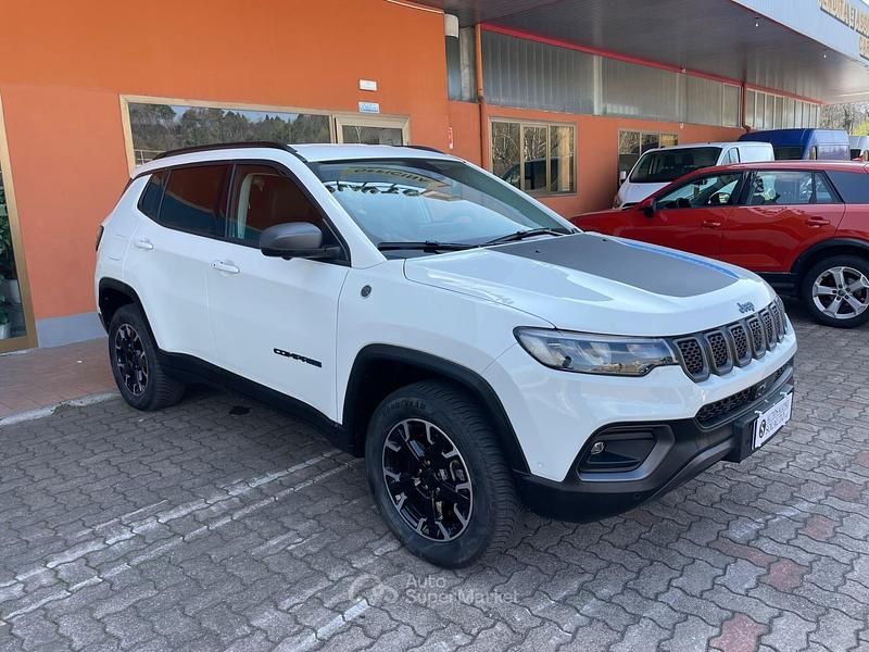 Usata Jeep Compass Trailhawk 180 CV (132 kW) 2021 Bianco SUV