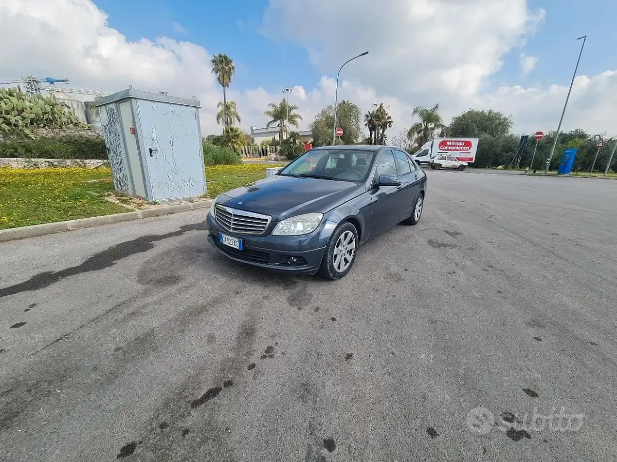 Usata Mercedes C220 170 CV (125 kW) 2009 Grigio Berlina
