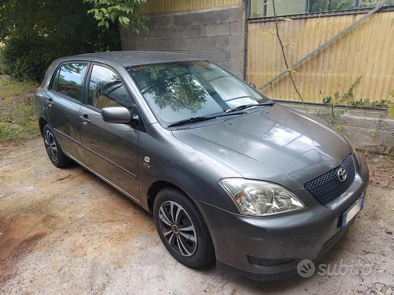 Usata Toyota Corolla 97 CV (71 kW) 2006 Grigio Berlina