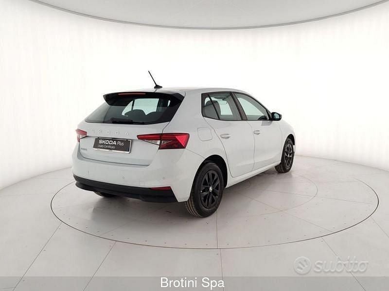 Usata Skoda Fabia 80 CV (58 kW) 2024 Bianco metallizzato Berlina