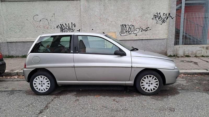 Usata Lancia Ypsilon 60 CV (44 kW) 2001 Utilitaria