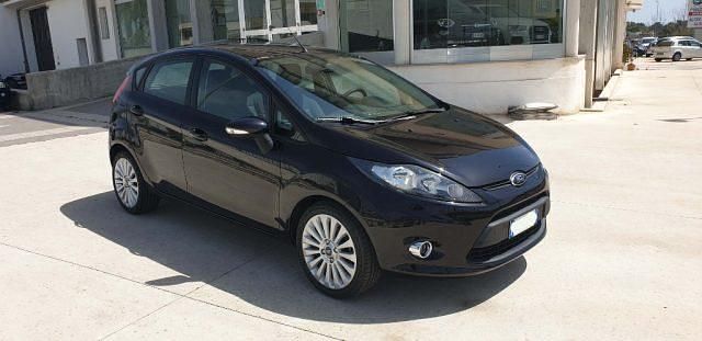 Usata Ford Fiesta Titanium 82 CV (60 kW) 2012 Nero Utilitaria