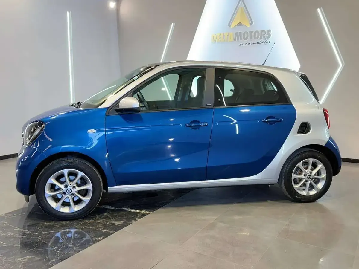 Usata Smart ForFour Passion 90 CV (66 kW) 2017 Blu/azzurro Utilitaria