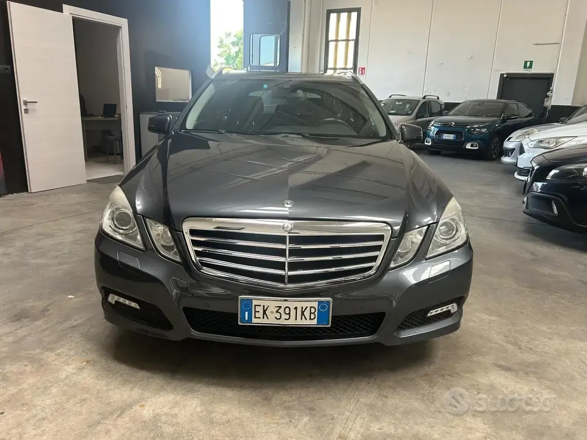 Usata Mercedes E250 Avantgarde 204 CV (150 kW) 2011 Grigio Berlina