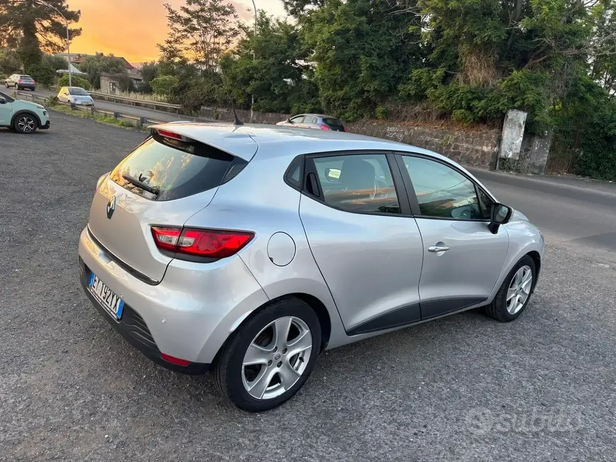 Usata Renault Clio IV 75 CV (55 kW) 2015 Grigio Berlina