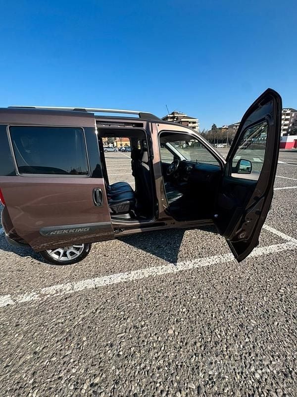 Usata Fiat Doblò Trekking 120 CV (88 kW) 2017 Marrone Monovolume