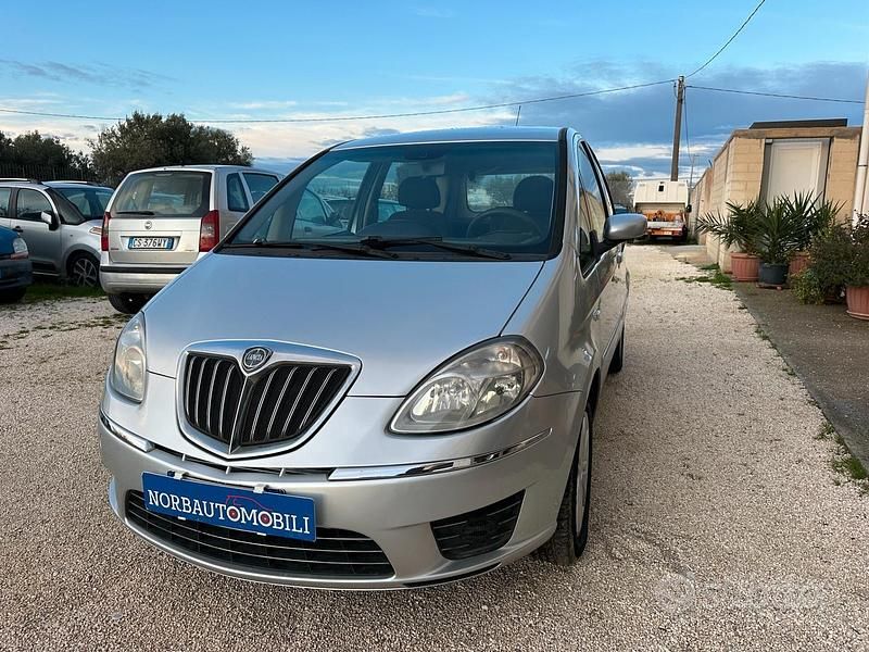 Usata Lancia Musa 77 CV (56 kW) 2009 Grigio Monovolume