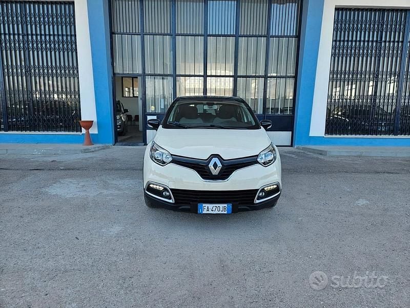Usata Renault Captur 90 CV (66 kW) 2015 Beige SUV