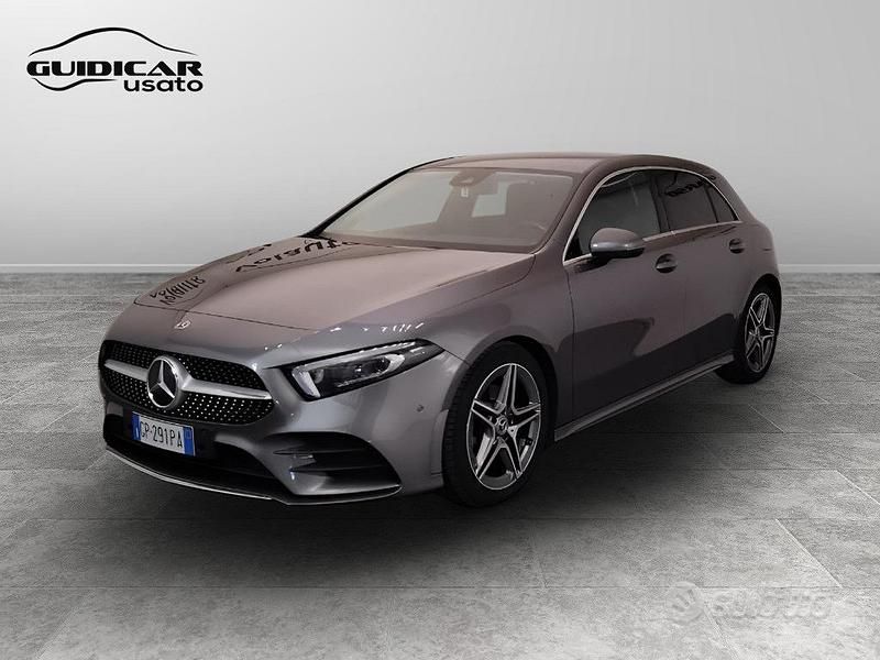 Grigio Usata 2022 Mercedes A200 Premium Tre volumi | 30.900 € (Buon prezzo) - Immagine 1/4