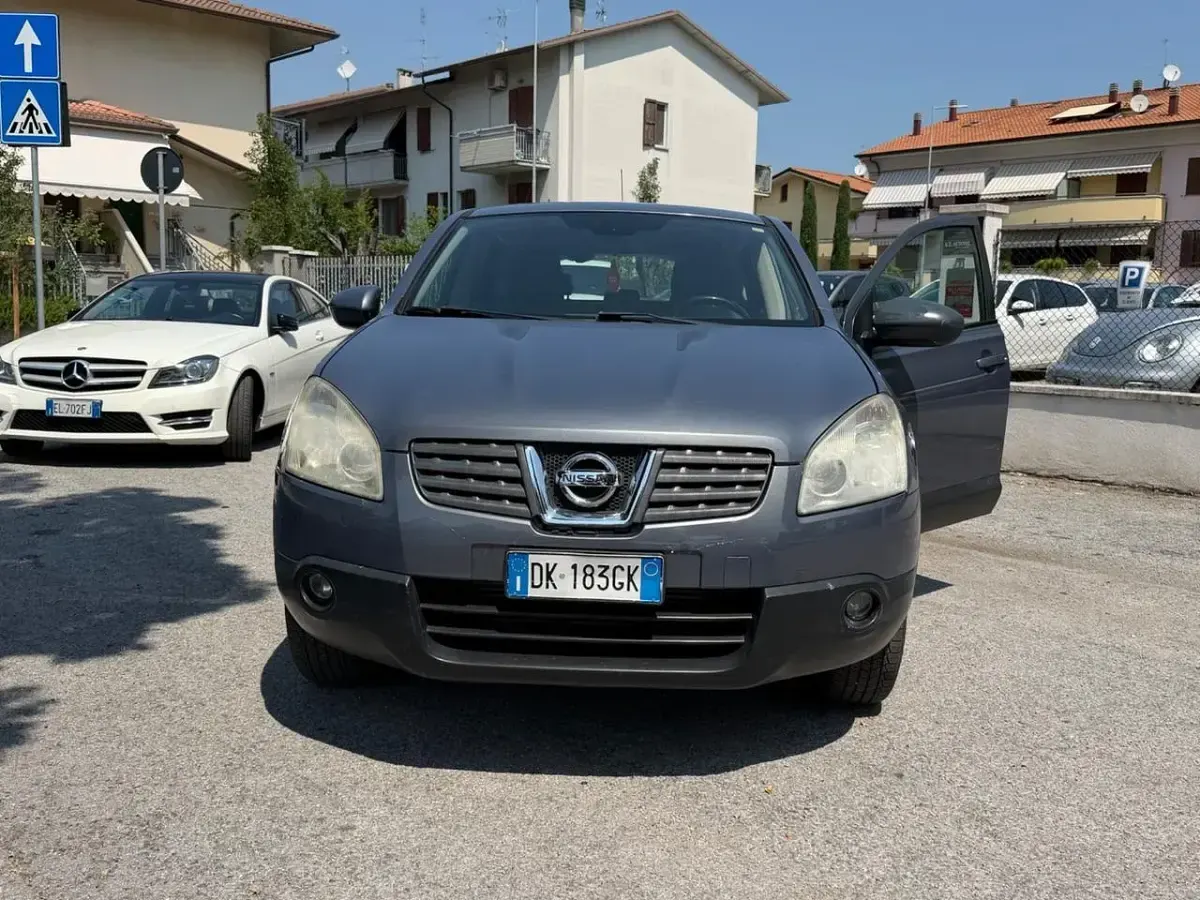 Usata Nissan Qashqai Tekna 106 CV (77 kW) 2007 Grigio SUV