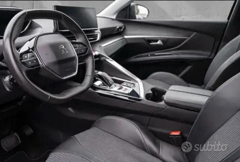 Usata Peugeot 5008 Allure 131 CV (96 kW) 2022 Nero SUV
