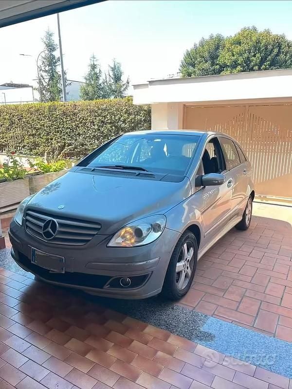 Usata Mercedes B180 2006 Grigio Monovolume