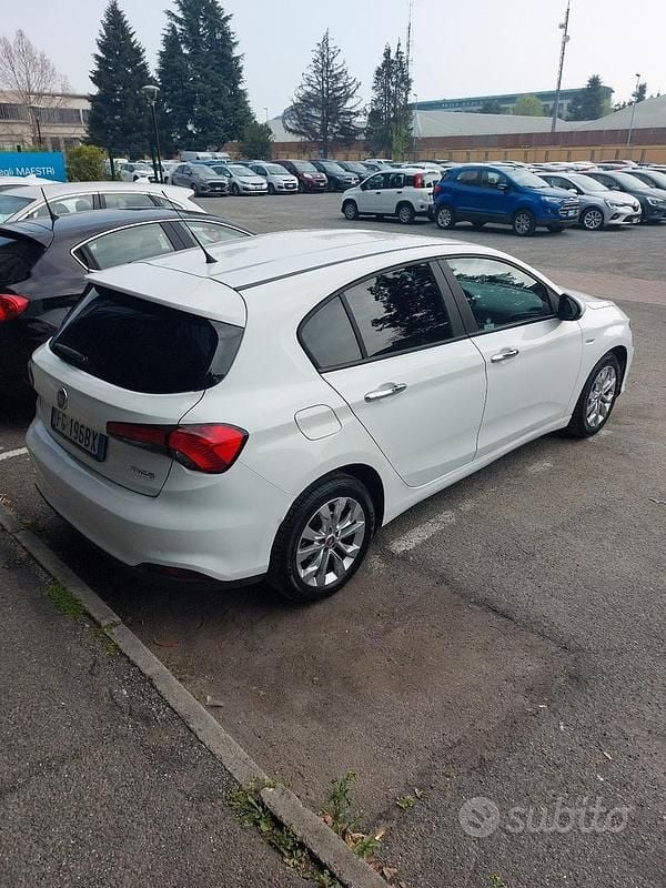 Usata Fiat Tipo 120 CV (88 kW) 2017 Bianco Berlina